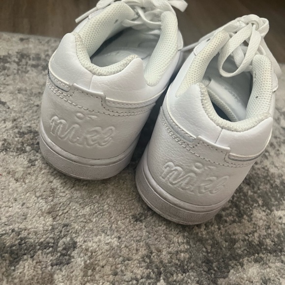 size 7 - Picture 3 of 3